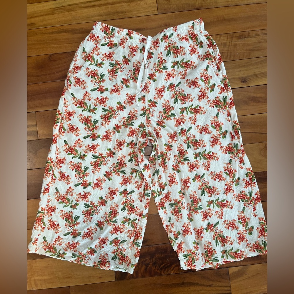 Uniqlo Red and Green Floral Pants